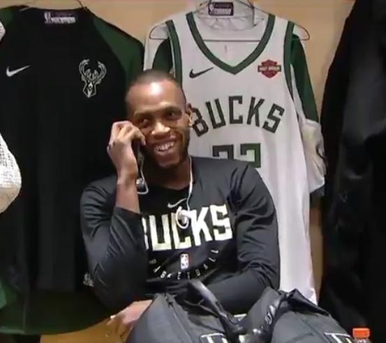 字母哥：我可以出战明天的背靠背比赛，并且出场时间比今天多（字母哥：明天背靠背能打，出场时间将比今天更长）