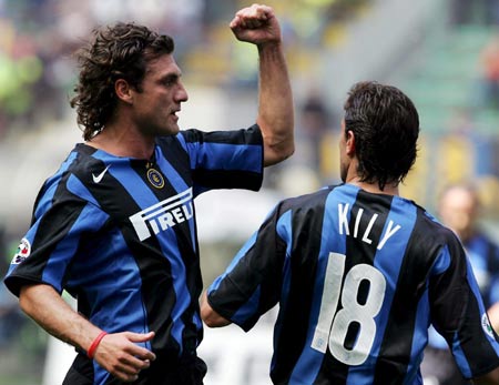 TA：皇马球星团队深度介入更衣室，阿隆索管理面临额外挑战（TA：皇马更衣室遭球星团队深度介入，阿隆索管理难度上升）