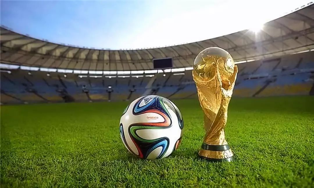 公务还是放松？纳赛尔出现在圣西罗现场观看米兰德比（公务还是休闲？纳赛尔现身圣西罗观战米兰德比）