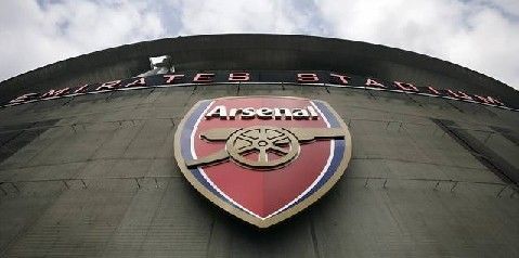 欧冠决赛用球谍照：包含白+深紫，灵感来自举办城市布达佩斯（欧冠决赛用球疑似曝光：白与深紫配色，灵感源自布达佩斯）