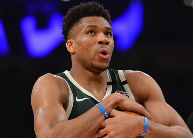 西班牙大名单：亚马尔领衔，奥尔莫在列，卡瓦哈尔、佩德里伤缺（西班牙阵容出炉：亚马尔领衔，奥尔莫入围，卡瓦哈尔、佩德里因伤缺席）