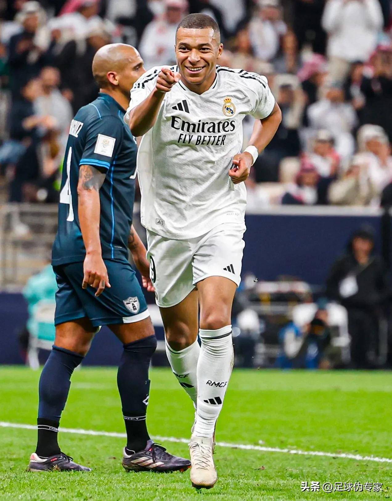 19岁国足新星登陆德乙，半年冲德甲，复刻传奇？（19岁国脚新秀登陆德乙，半年冲刺德甲，能否再写传奇？）