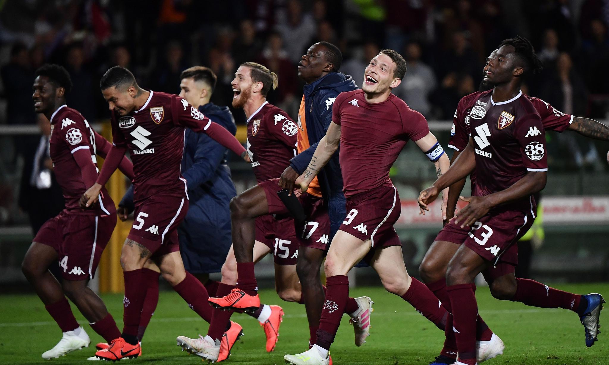 这是真爱，一阿根廷球迷带了50美元，一路搭顺风车去巴西客场（仅带50美元 阿根廷球迷搭顺风车远征巴西客场）