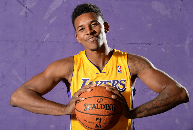 马竞表彰50年以上的老会员，球队主席塞雷佐出席并颁发纪念章（马竞为入会50年以上资深会员授勋，主席塞雷佐亲临颁发纪念章）