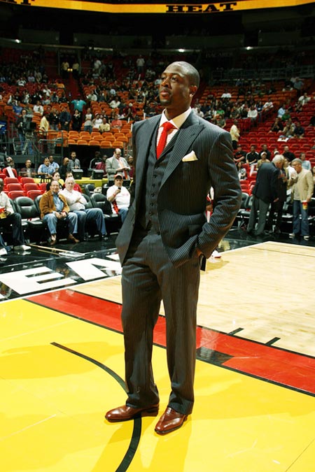 T1引援HLE上单与GEN下路，新赛季阵容引关注（T1补强：HLE上路与GEN下路加盟，新赛季阵容成焦点）