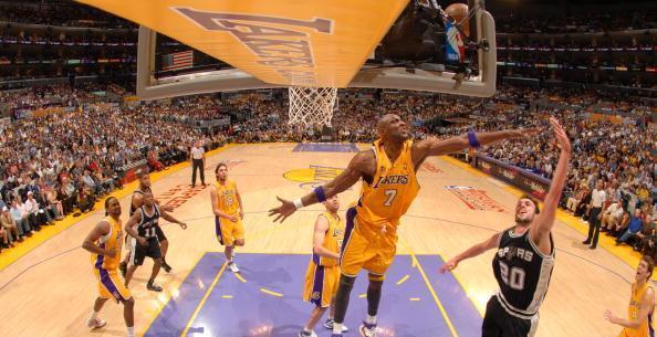 优势明显！广东半场35中23&命中率65.7% 领先合肥26分（火力全开！广东半场35投23中，命中率65.7%，领先合肥26分）