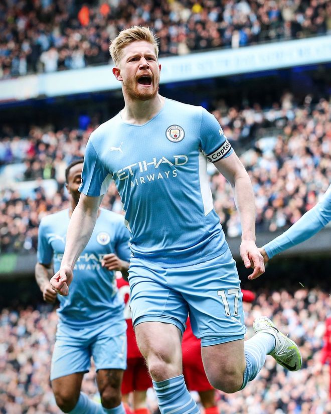 致敬，王刚庆祝足协杯冠军时背后写着：献给我们的主帅塞蒂恩